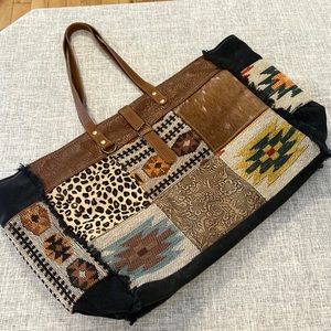 Southwestern weekender bag. Zip closure. Like new